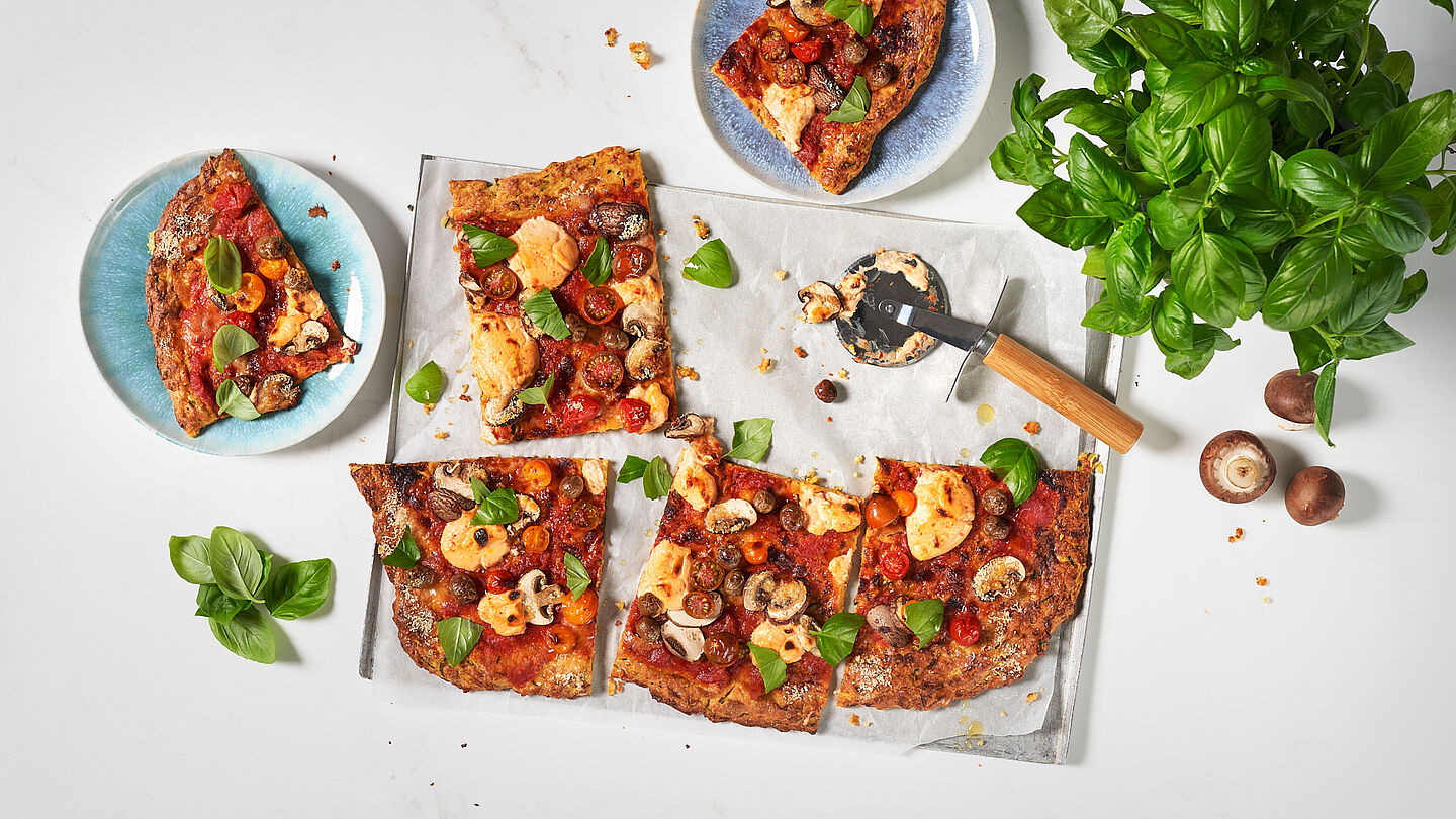 Low Carb Pizza mit Zucchiniboden