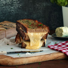 rezept-raclette-grilled-cheese-sandwich-1 Raclette Grilled Cheese Sandwich