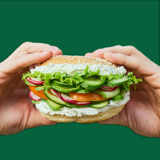 Sandwichhaende Brunch Bagel Sandwich Hände