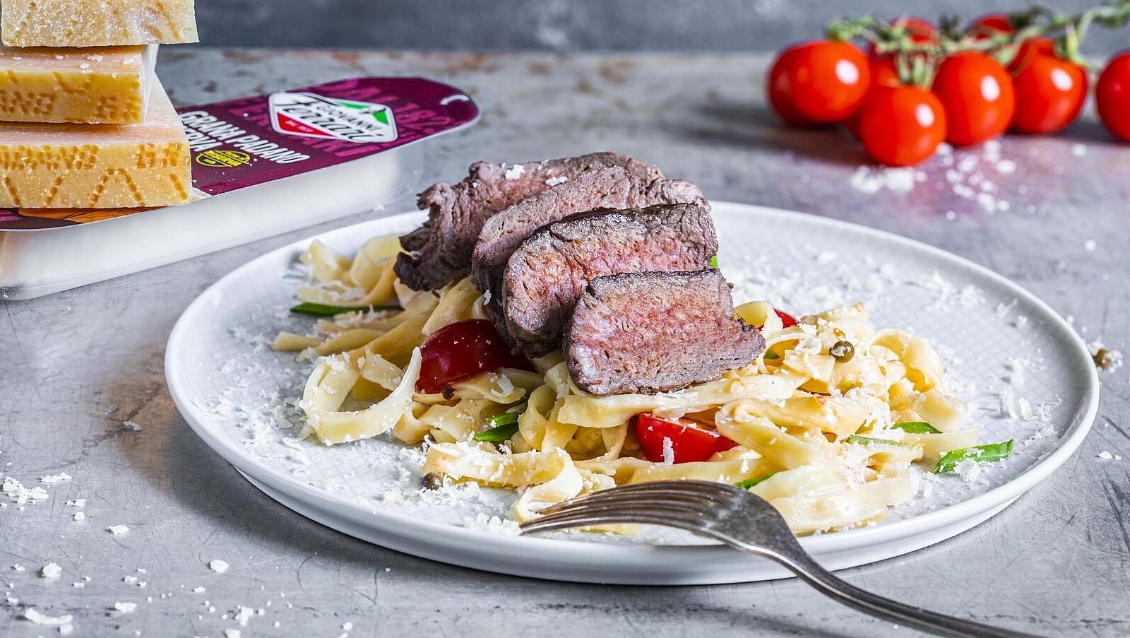 Tagliatelle mit Rinderstreifen und Pfeffersauce