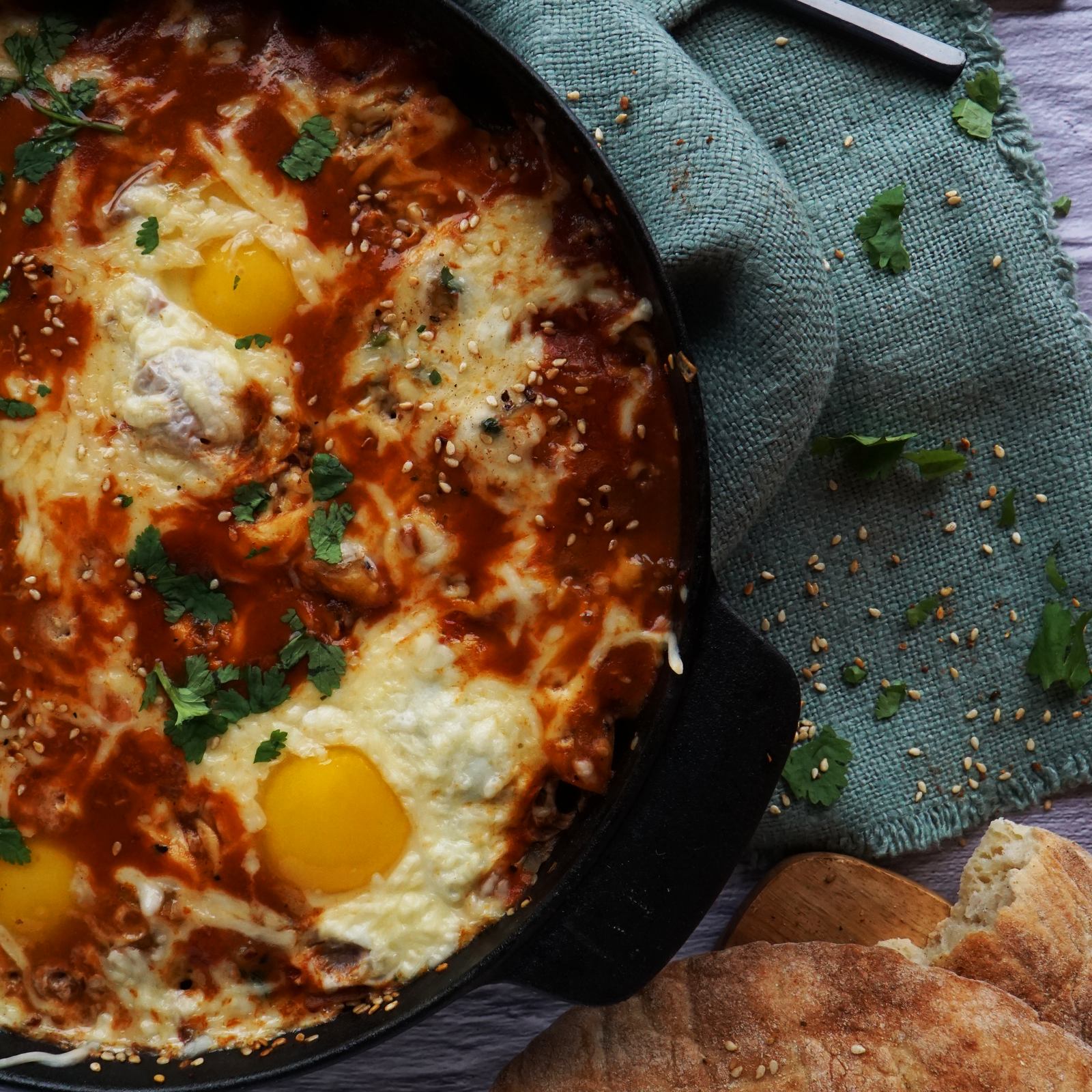 Kartoffel-Shakshuka mit Gouda