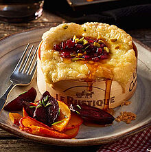 Gebackener Camembert mit Kürbis und Granatapfel aus dem Ofen