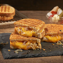 Grilled Cheese Sandwich mit geschmorten Zwiebeln