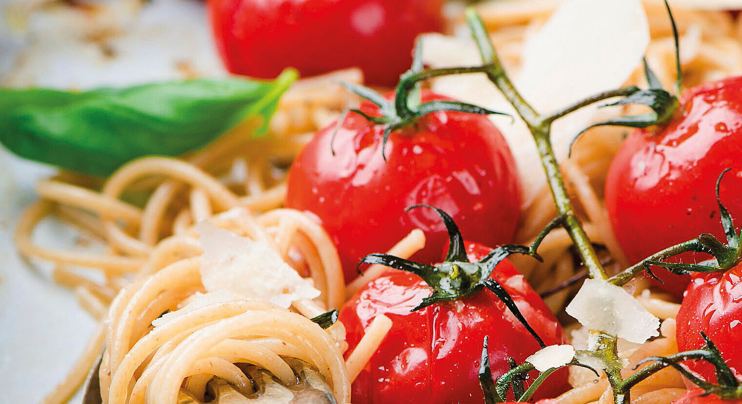 Vollkornspaghetti mit Tomaten und Parmesan