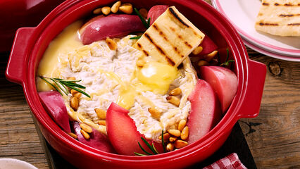 Gegrillter Camembert mit Nektarinen
