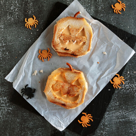rezept-halloween-grilled-cheese-milkana-2 Halloween Grilled Cheese Sandwich