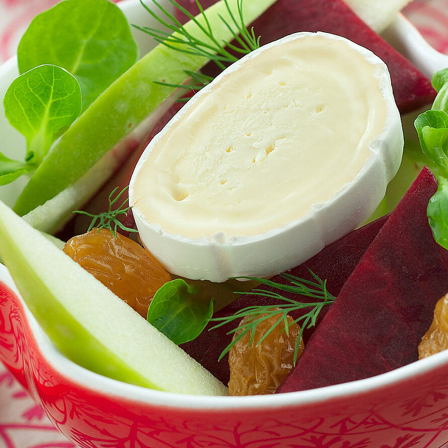 Rezept für knackigen Salat mit Käse und Radieschen