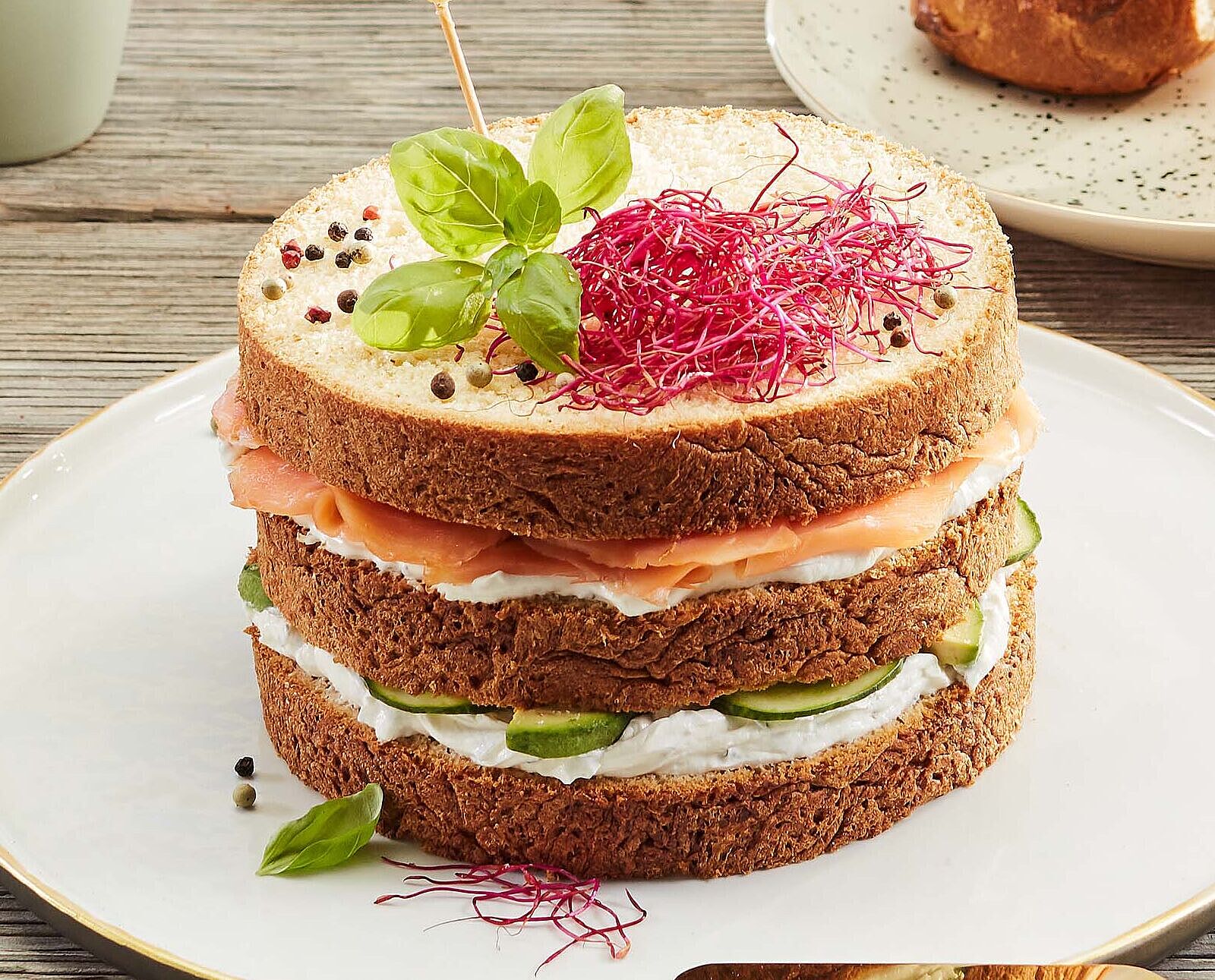 Herzhafte Käsetorte mit Lachs