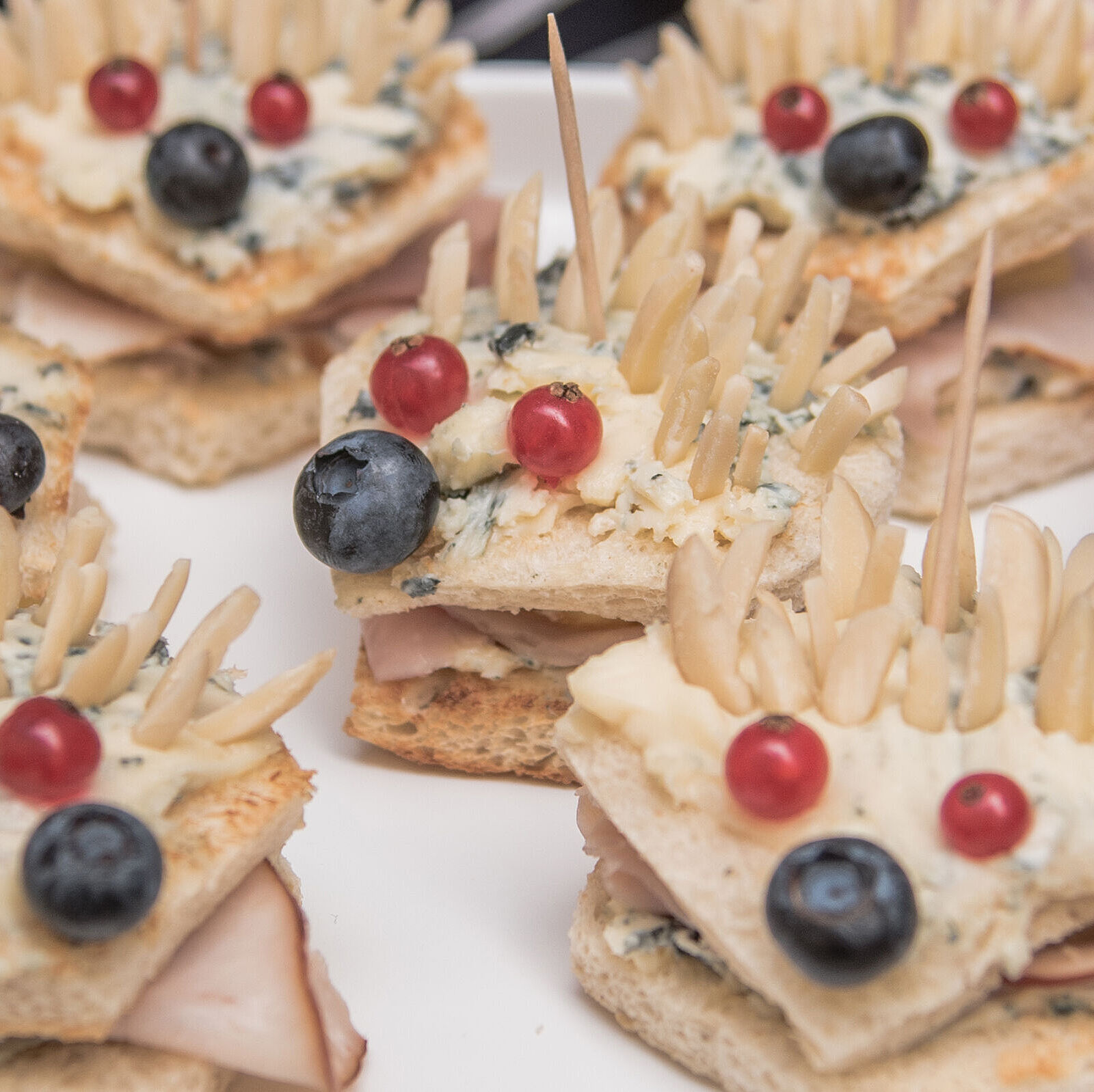 Maui: Mini Käseigel Toast mit Ananas und Schinken