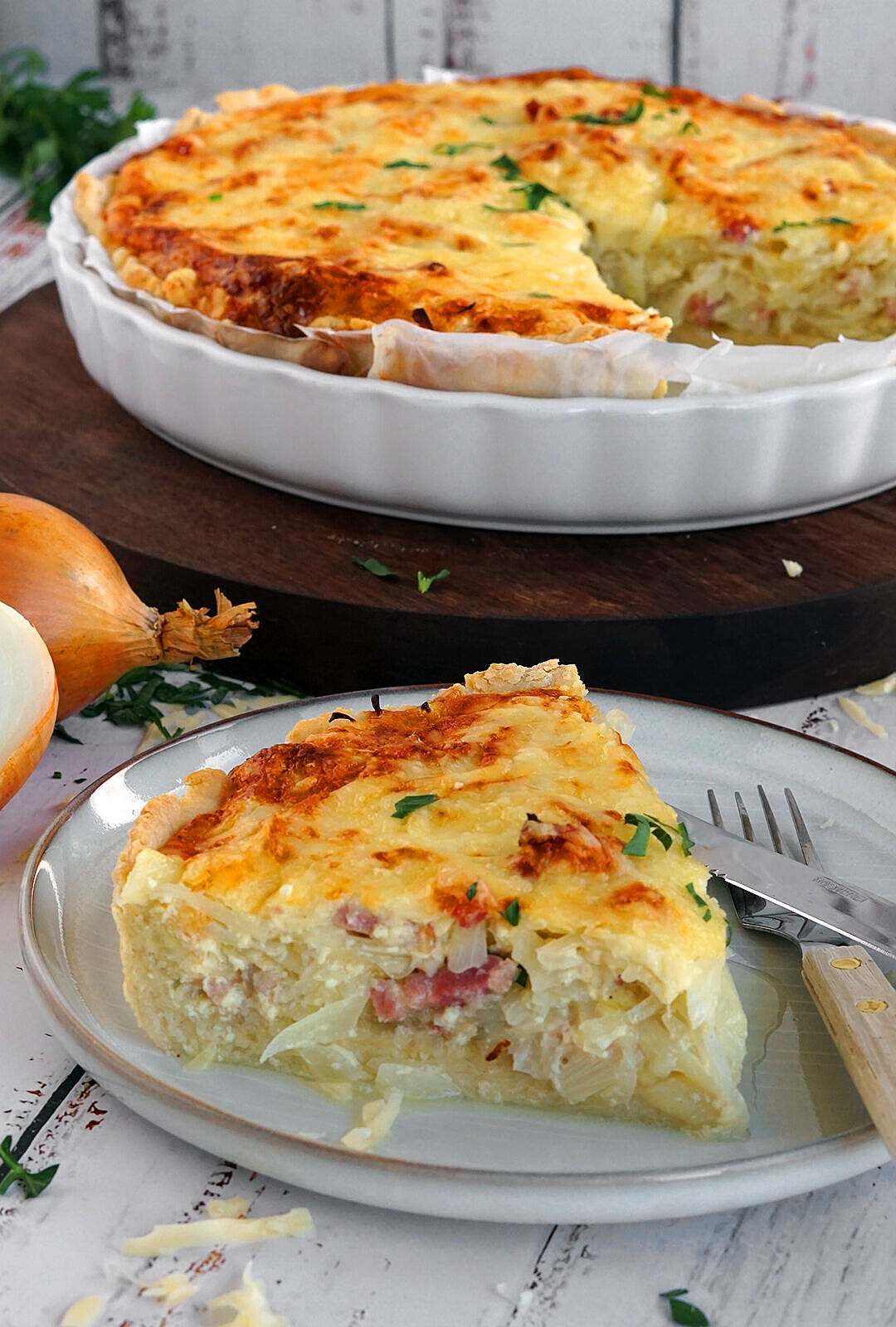 Saftiger Zwiebelkuchen mit Hefeteig