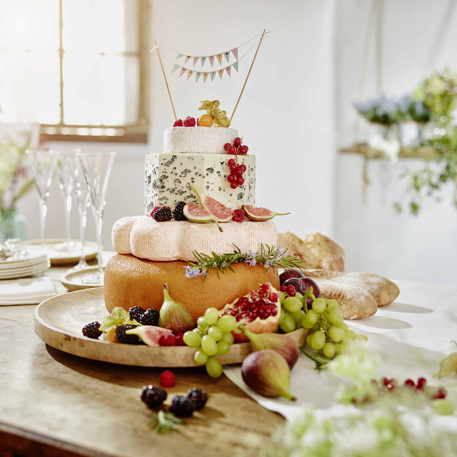 Elegante Hochzeitstorte aus Käse