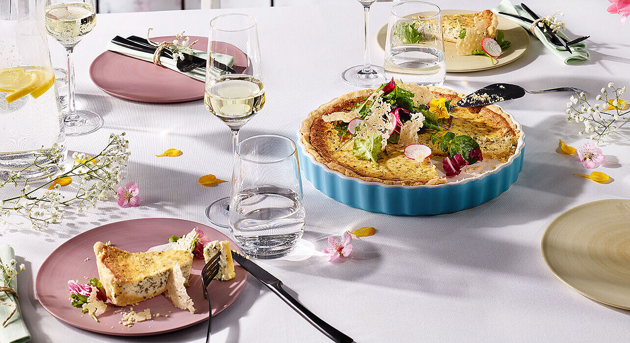 Kräuter-Quiche mit Parmesan-Chips