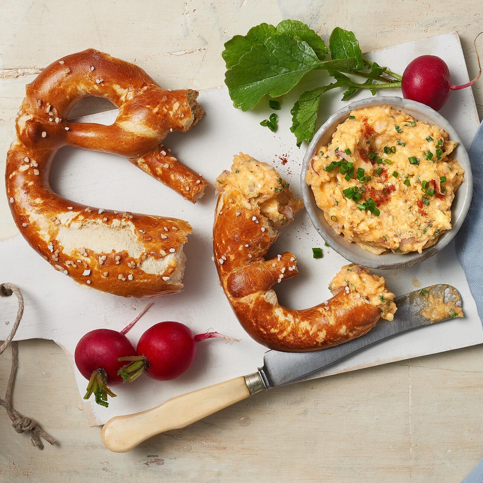 Obazda mit Laugengebäck