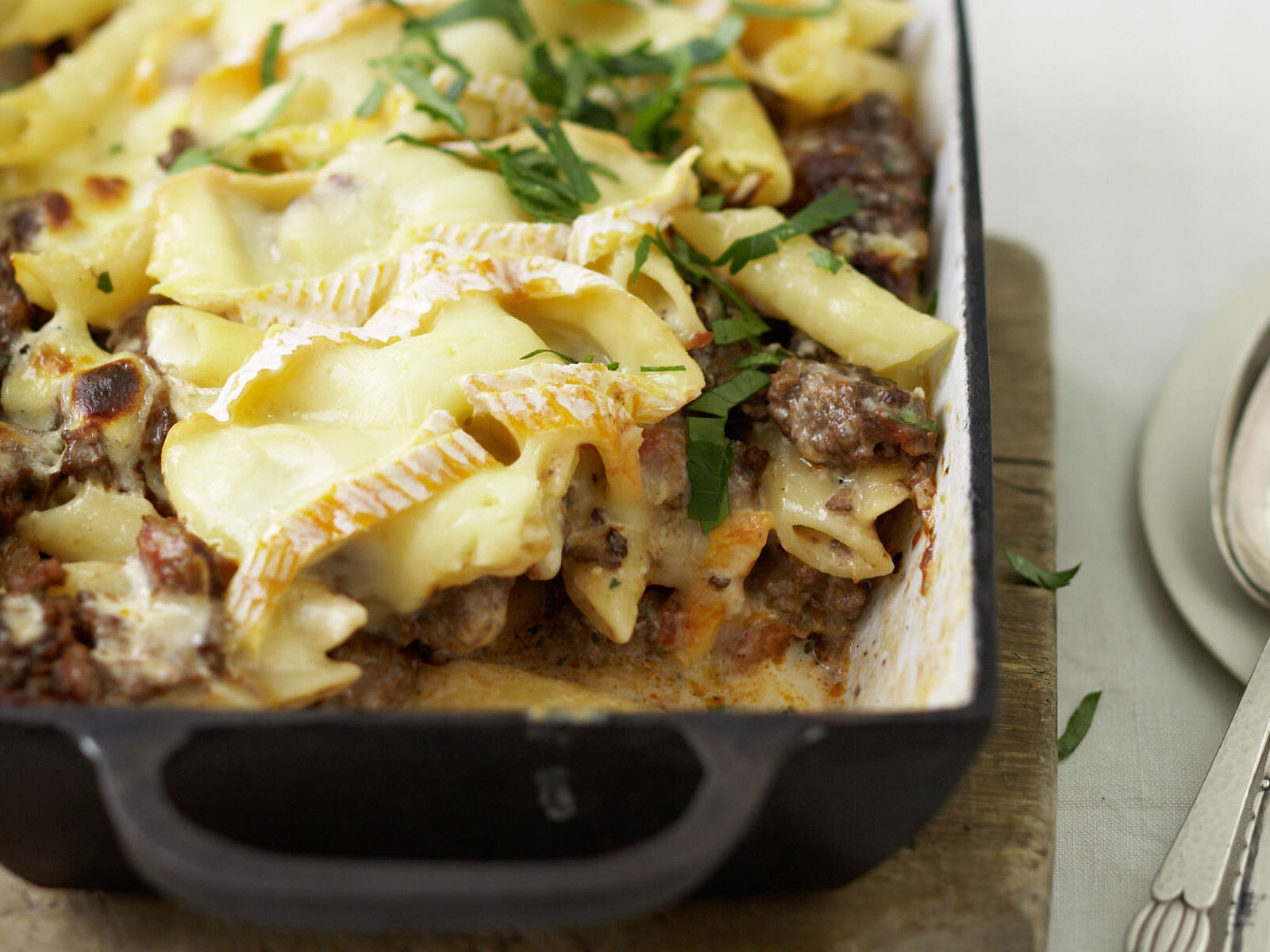 Herzhaftes Lamm-Nudel-Gratin