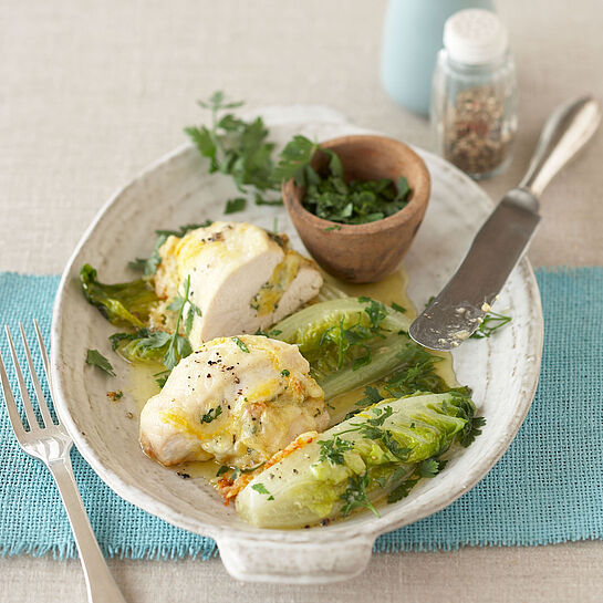 Käse-Poulardenbrust mit Römersalat - leckere Rezeptidee