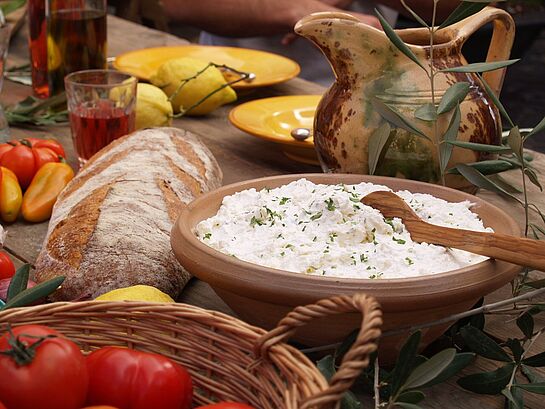 Frischer Käsegenuss aus Frankreich – Bekannte Marken wie &quot;Le Tartare&quot;. Pur oder verfeinert mit Kräutern. 